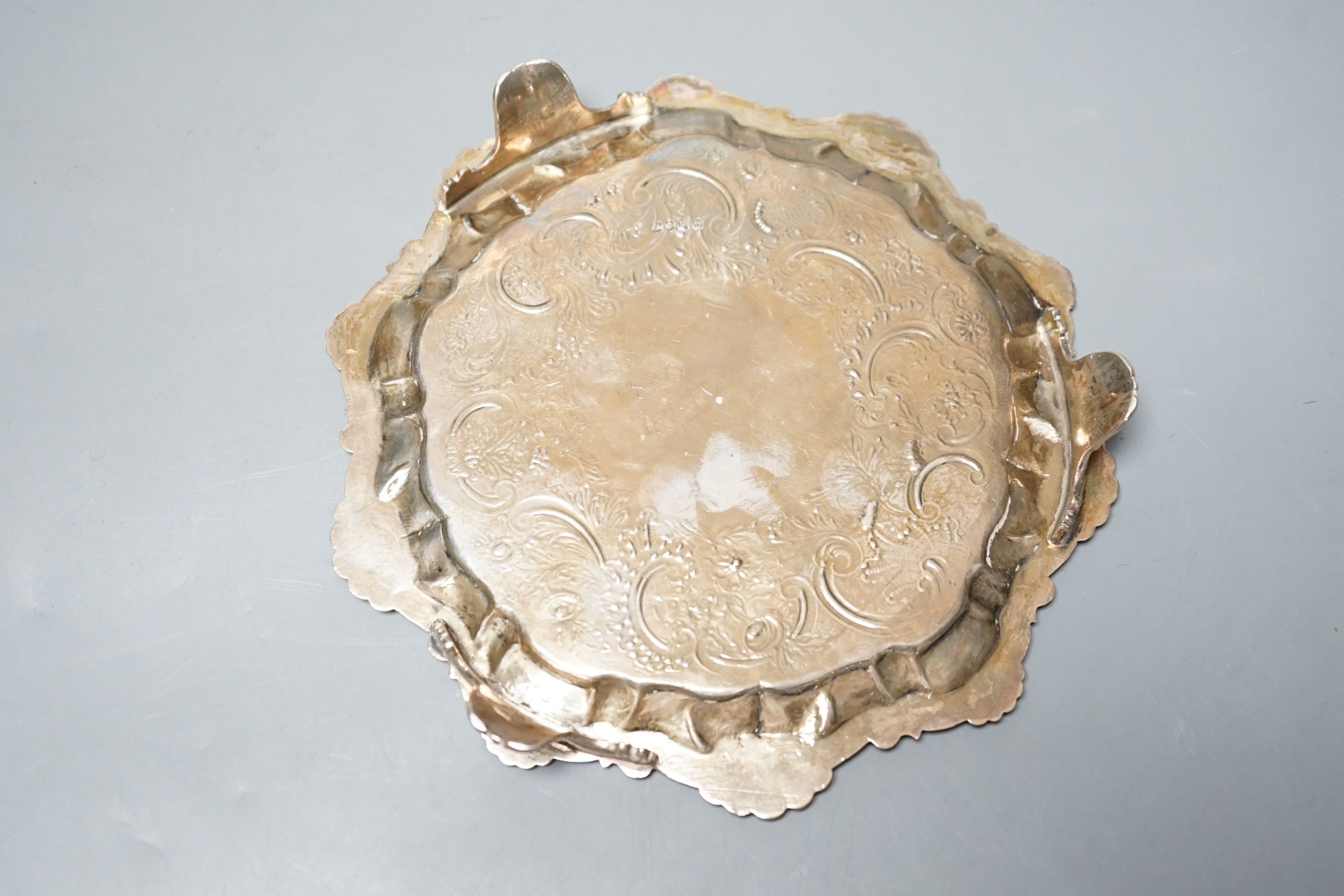 A small William IV engraved silver waiter, London, 1830, 17.2cm, 8oz.